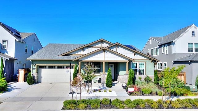 2995 Middlebury Dr, Lathrop, CA 95330