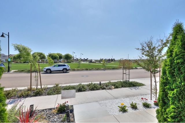2995 Middlebury Dr, Lathrop, CA 95330