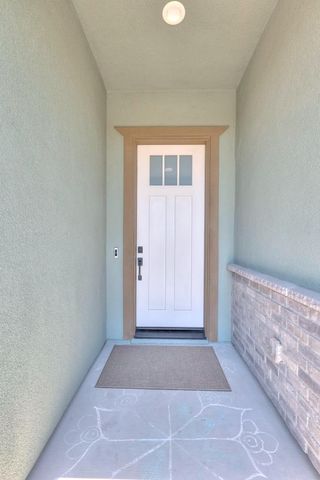 2995 Middlebury Dr, Lathrop, CA 95330
