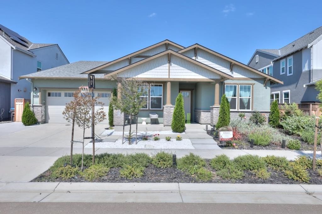 2995 Middlebury Dr, Lathrop, CA 95330