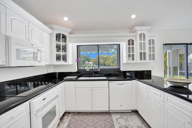 9224 Sun Pointe Drive, Boynton Beach, FL 33437