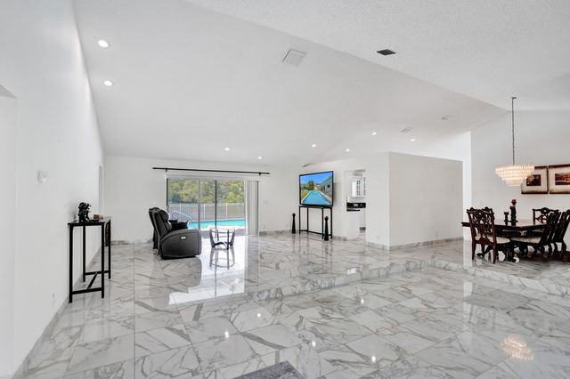 9224 Sun Pointe Drive, Boynton Beach, FL 33437