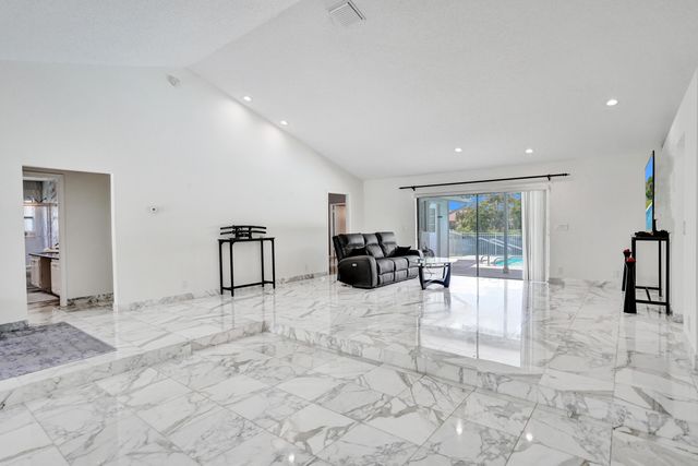 9224 Sun Pointe Drive, Boynton Beach, FL 33437