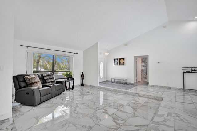9224 Sun Pointe Drive, Boynton Beach, FL 33437