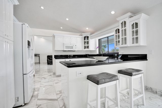 9224 Sun Pointe Drive, Boynton Beach, FL 33437