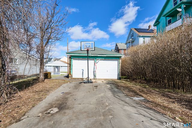 203-207 Wayne Street, Bridgeport, CT 06606