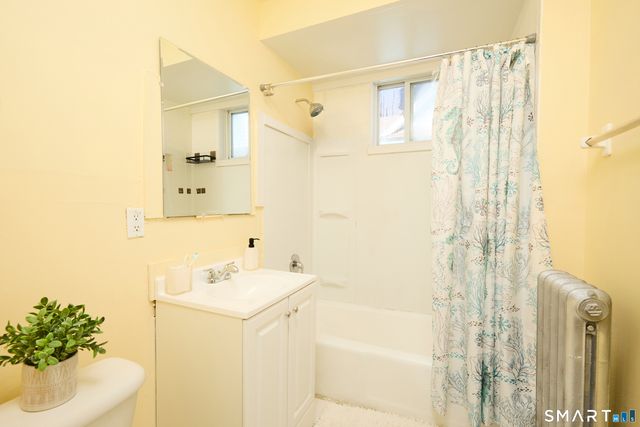 203-207 Wayne Street, Bridgeport, CT 06606