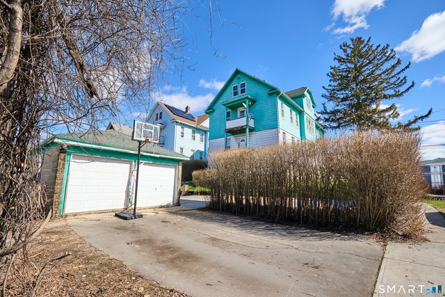 203-207 Wayne Street, Bridgeport, CT 06606