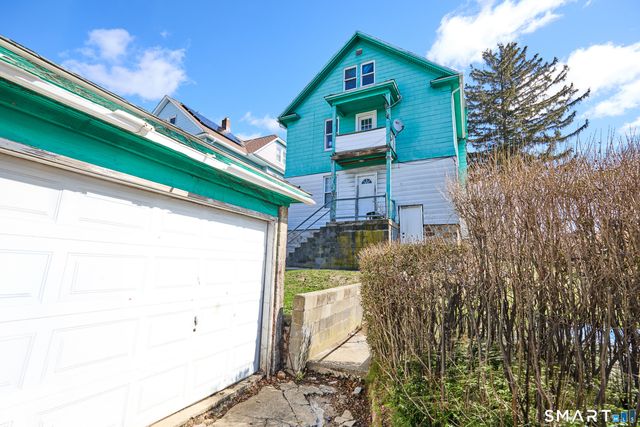 203-207 Wayne Street, Bridgeport, CT 06606