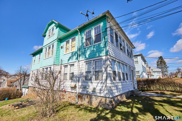 203-207 Wayne Street, Bridgeport, CT 06606