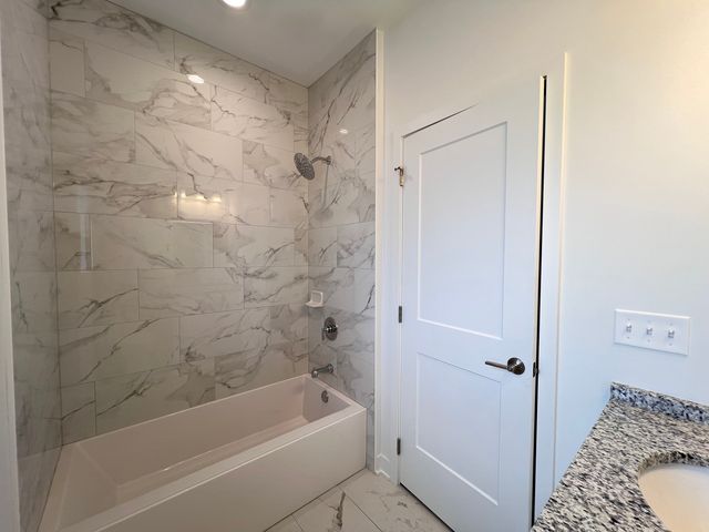 226 W 24th Street 2, Chicago, IL 60616