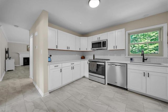 73 Shannon DR, Newport News, VA 23608