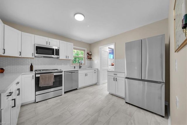 73 Shannon DR, Newport News, VA 23608
