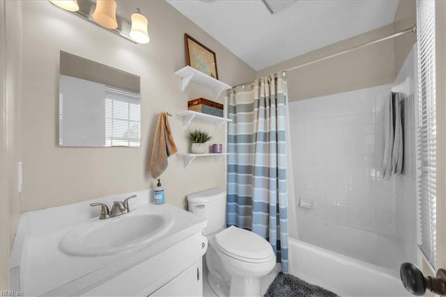 73 Shannon DR, Newport News, VA 23608