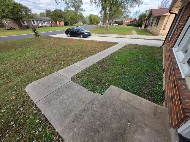 271 Southburn Dr, Hendersonville, TN 37075