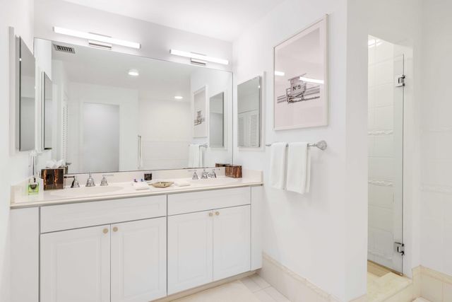 429 Australian Avenue 3, Palm Beach, FL 33480