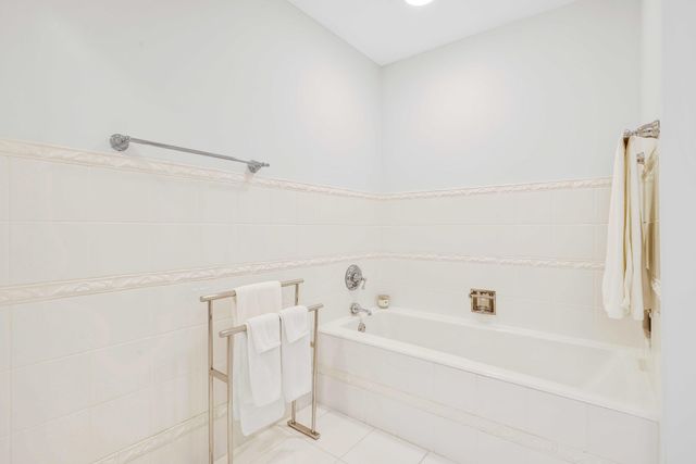 429 Australian Avenue 3, Palm Beach, FL 33480