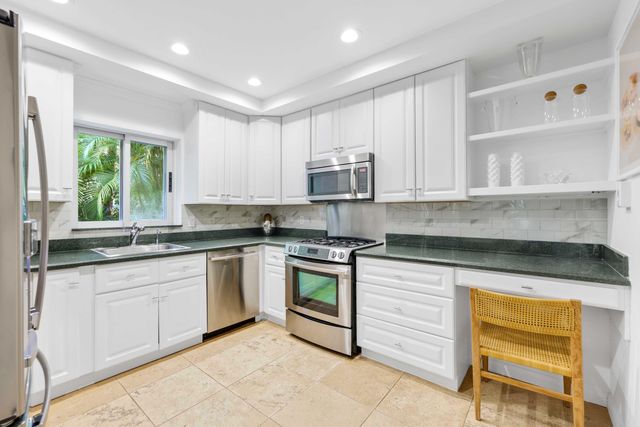 429 Australian Avenue 3, Palm Beach, FL 33480
