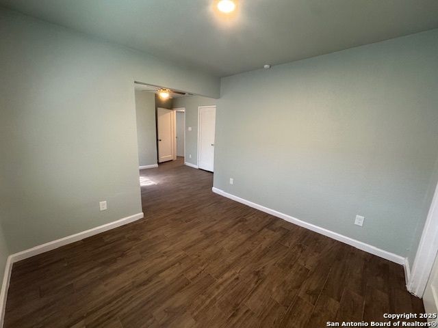 1067 RAYBURN DR, San Antonio, TX 78221