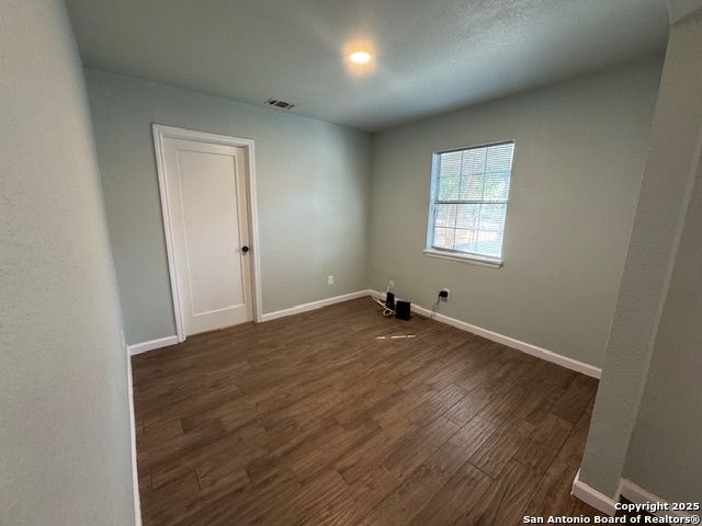 1067 RAYBURN DR, San Antonio, TX 78221