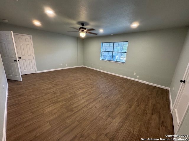 1067 RAYBURN DR, San Antonio, TX 78221