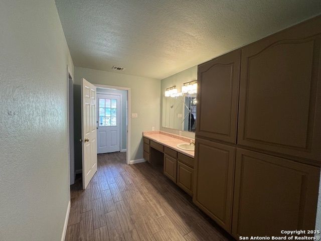1067 RAYBURN DR, San Antonio, TX 78221