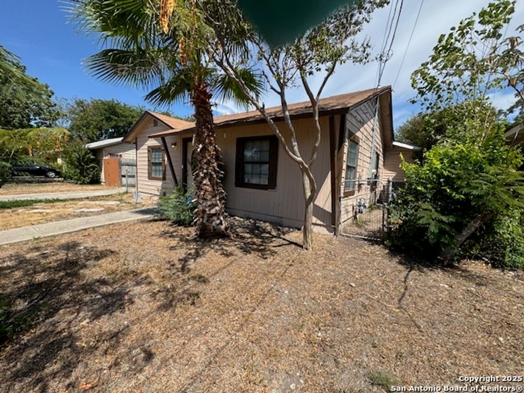 1067 RAYBURN DR, San Antonio, TX 78221