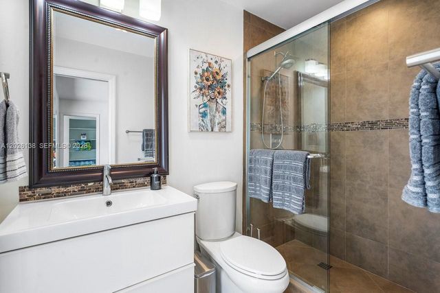 2010 NE 57th St, Fort Lauderdale, FL 33308
