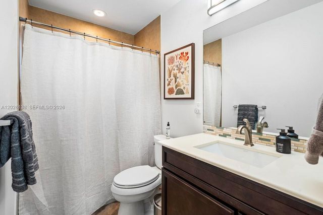 2010 NE 57th St, Fort Lauderdale, FL 33308