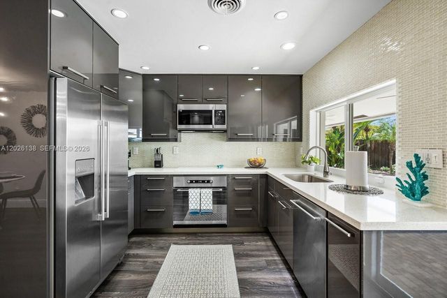 2010 NE 57th St, Fort Lauderdale, FL 33308