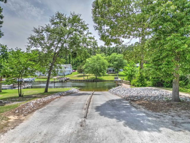 1207 Edmonds Way, Summerton, SC 29148