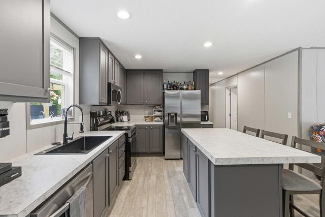 1207 Edmonds Way, Summerton, SC 29148