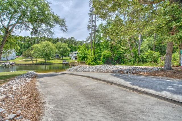 1207 Edmonds Way, Summerton, SC 29148