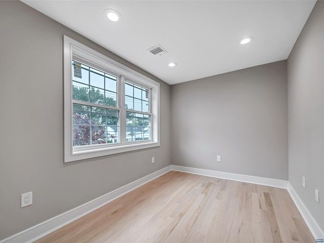 356 New Milford Avenue, Dumont, NJ 07628
