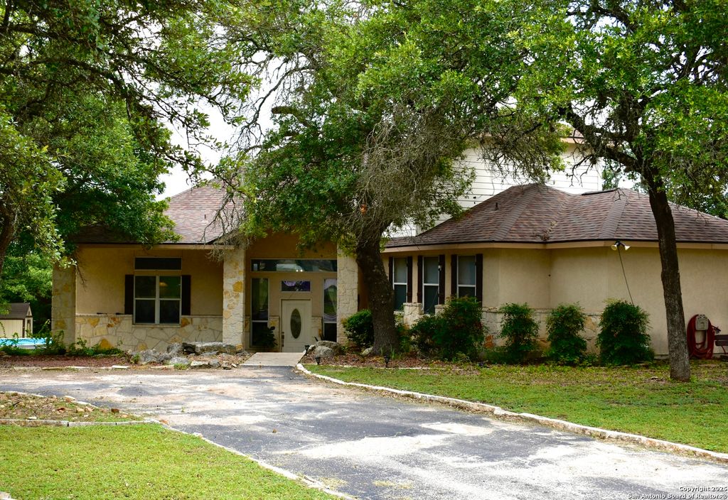 101 hillside, Spring Branch, TX 78070