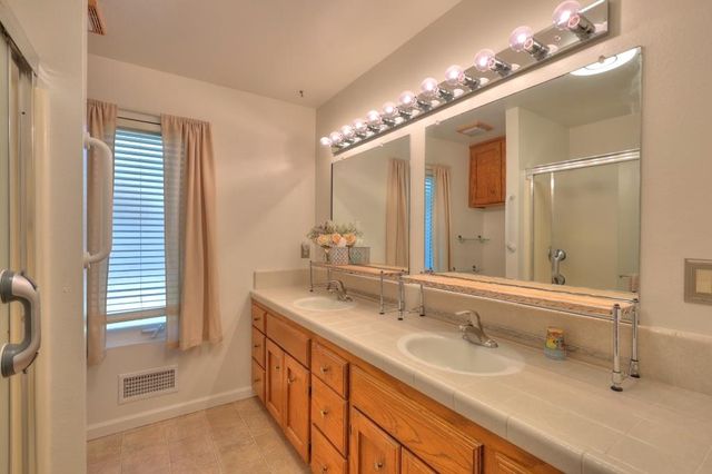 3808 Poinsettia Dr, Modesto, CA 95356
