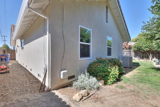 3808 Poinsettia Dr, Modesto, CA 95356