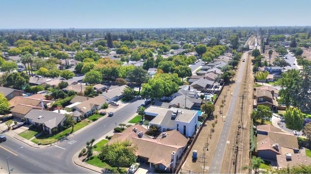 3808 Poinsettia Dr, Modesto, CA 95356