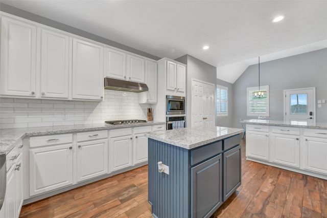 910 High Ridge Circle, Friendswood, TX 77546