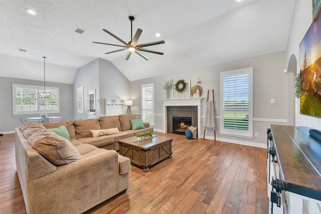 910 High Ridge Circle, Friendswood, TX 77546