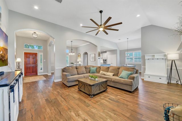 910 High Ridge Circle, Friendswood, TX 77546