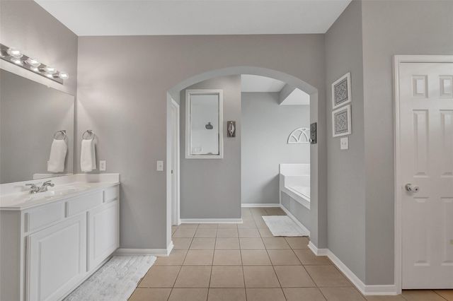 910 High Ridge Circle, Friendswood, TX 77546