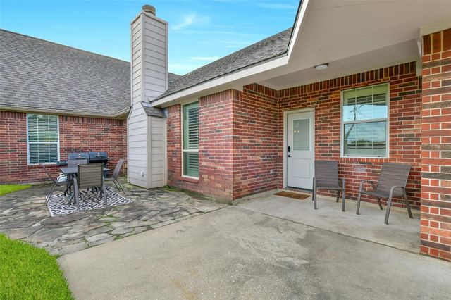 910 High Ridge Circle, Friendswood, TX 77546