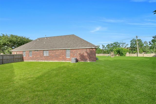 910 High Ridge Circle, Friendswood, TX 77546