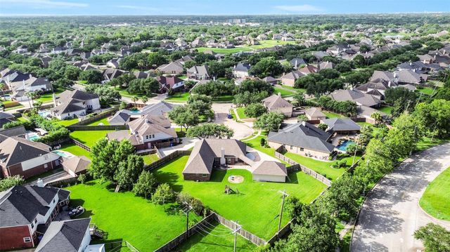 910 High Ridge Circle, Friendswood, TX 77546