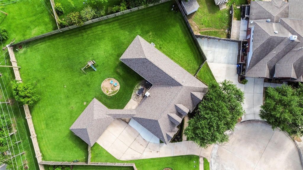 910 High Ridge Circle, Friendswood, TX 77546