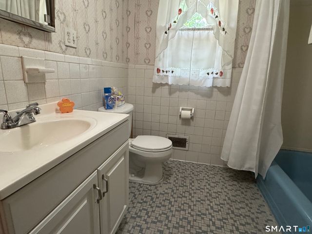 665 Bradley Street, East Haven, CT 06512