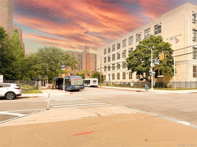 880 Boynton Avenue 9L, Bronx, NY 10473