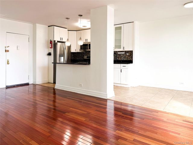 880 Boynton Avenue 9L, Bronx, NY 10473