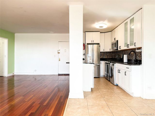 880 Boynton Avenue 9L, Bronx, NY 10473